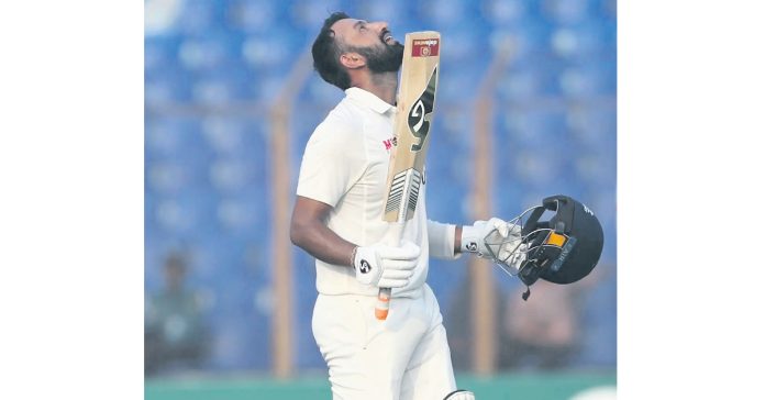 పుజారా ముగించాడు