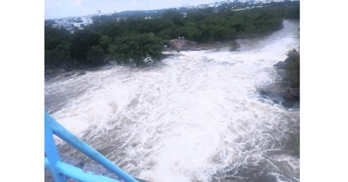 జంట జలాశయాలకు వరద