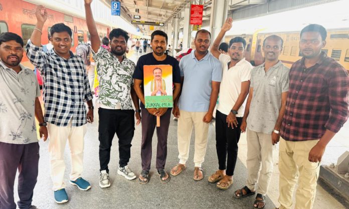 Youth Congress leaders leave for Delhi