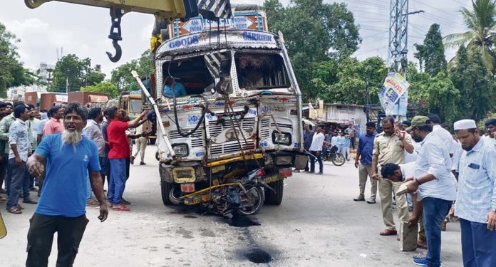 Lorry crashes