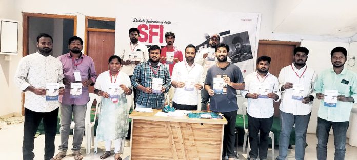 నూతన విద్యావిధానంపై పోరాడాలి