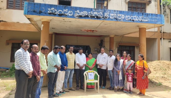 A tribute to Yeleti Somireddy, the computer operator of this panchayat