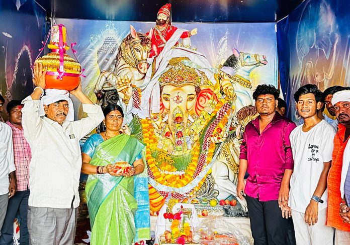 Big Edgi Munnur Kapu Ganesh Laddu fetches huge price