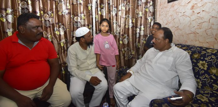 Chinthala visits Mazar Pasha Babus family..