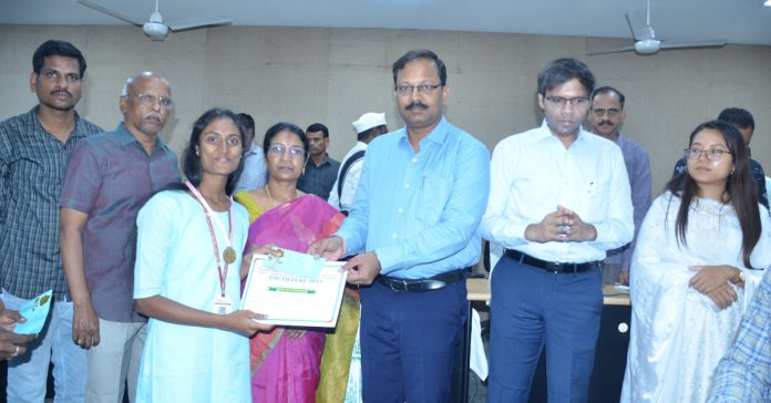Collector presents prizes to students who have shown the best talent