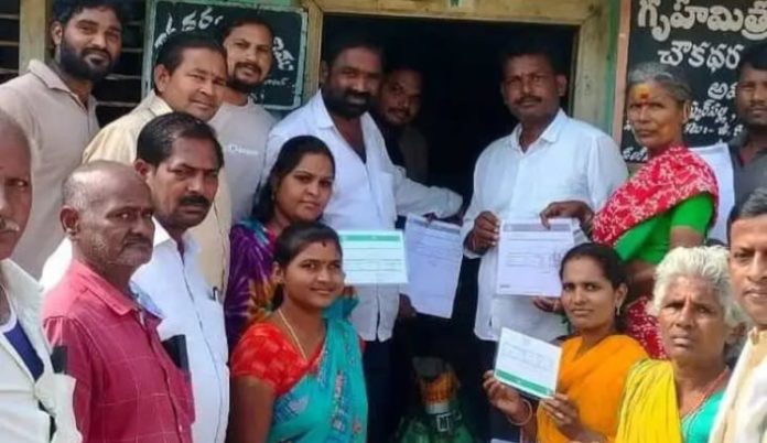 Distribution of fine rice to new ration card beneficiaries