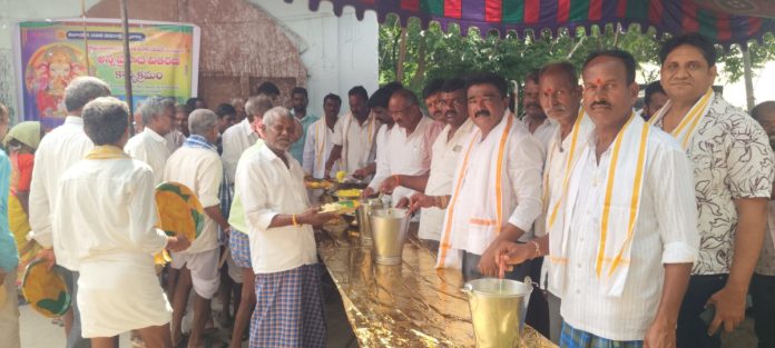 Food distribution in Thimmapur..