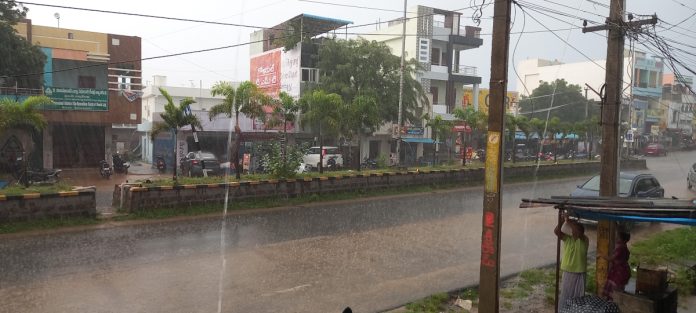 Heavy rain in Kammarpally..
