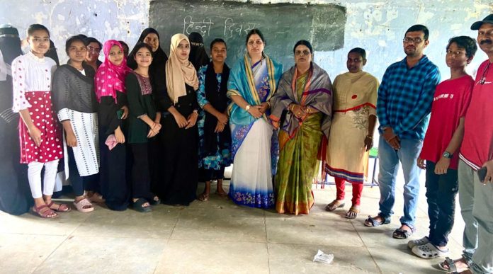 Honored by Hindi students