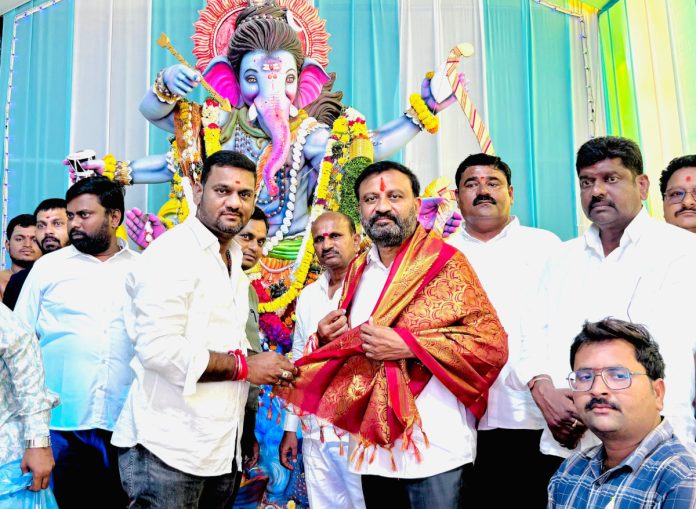 MLA honored at Ganesh Mandali