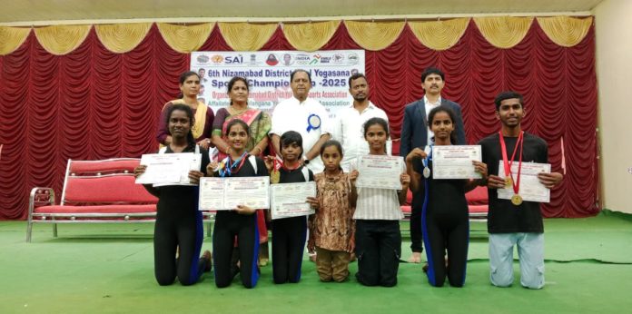 Madhav Palli students in district level yoga competitions