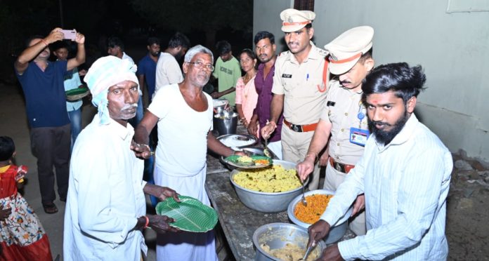 Rural CI Chandrababu launched the Annadana program.