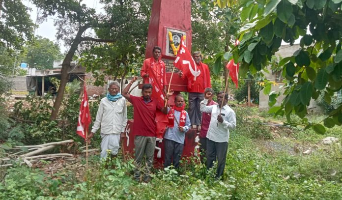 The armed struggle of the Telangana farmers is inspiring.