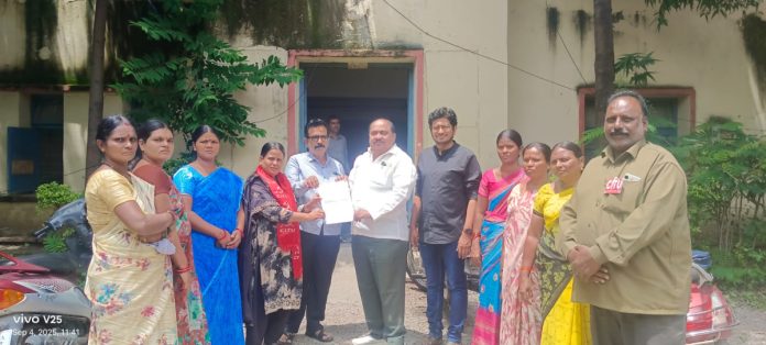 The idea of ​​relocating the Shivaji Beedi Center in Chandur should be withdrawn.