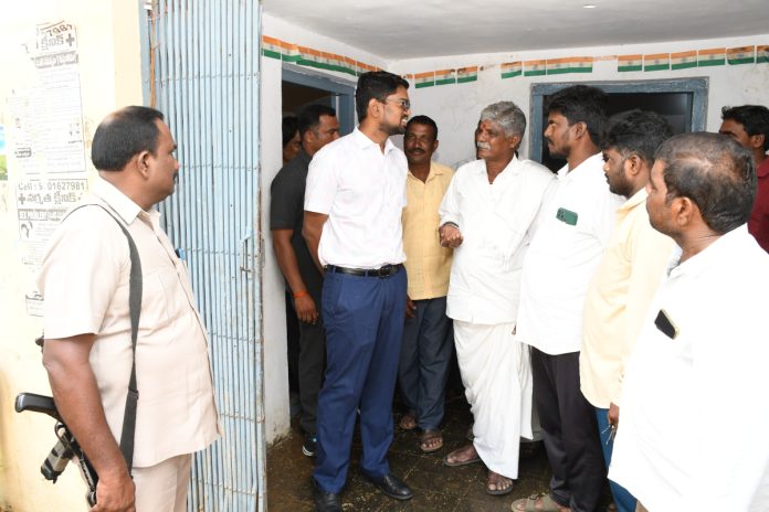 There is no shortage of urea in the district.