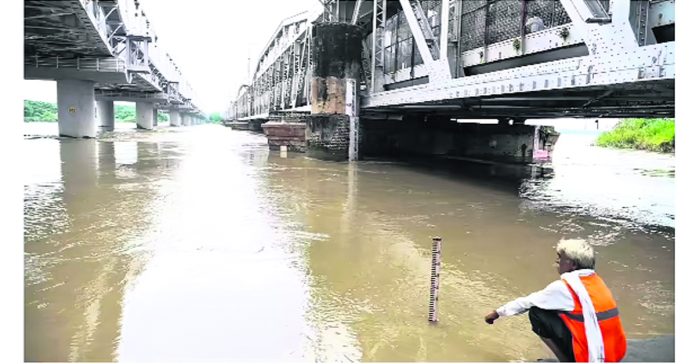 Yamuna River crosses danger mark