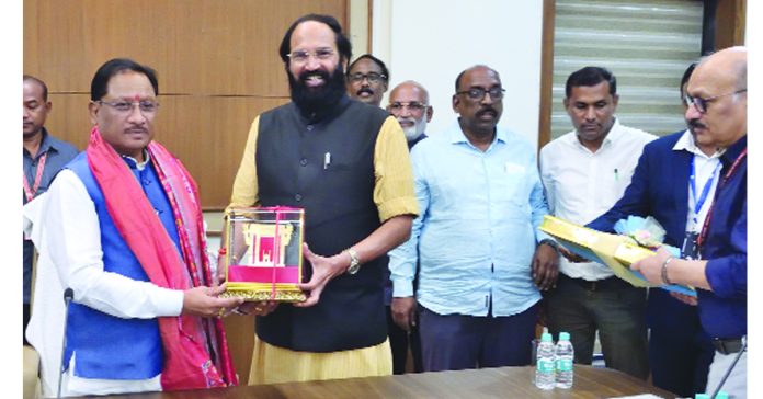 Minister Uttam meets Chhattisgarh CM