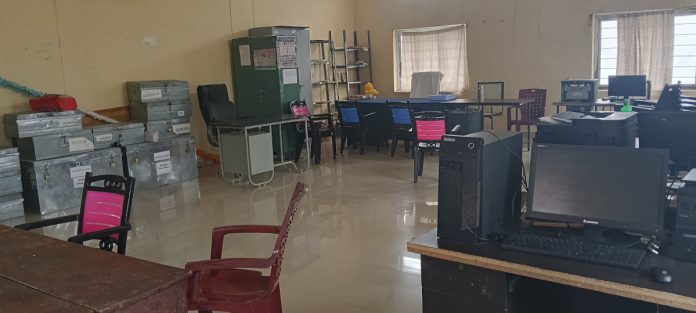 Action should be taken against employees who do not follow punctuality.