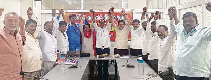 వెల్ఫేర్ బోర్డే సంక్షేమ పథకాలు అందించాలి