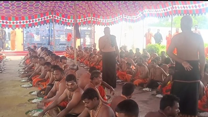 Busireddy couple to Ayyappa Swami Busireddy couple to Ayyappa Swami