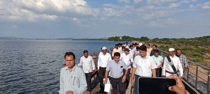 Central team inspects Pocharam project.