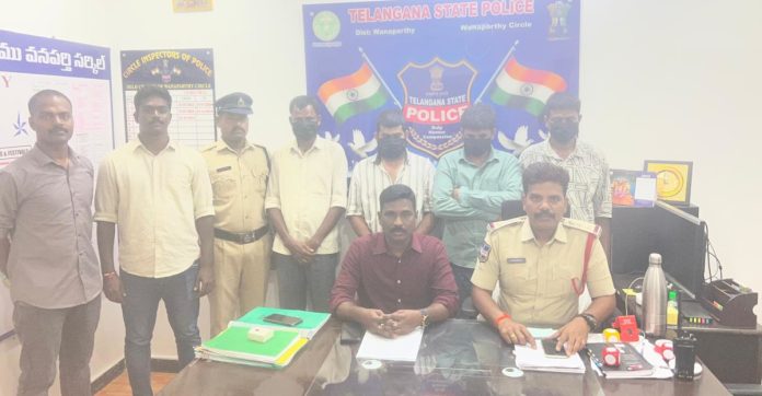 Fake links gang arrested