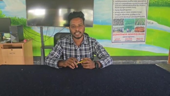 Farmers should be aware of Kapas Kisan App: AEO Vamsi Farmers should be aware of Kapas Kisan App: AEO Vamsi