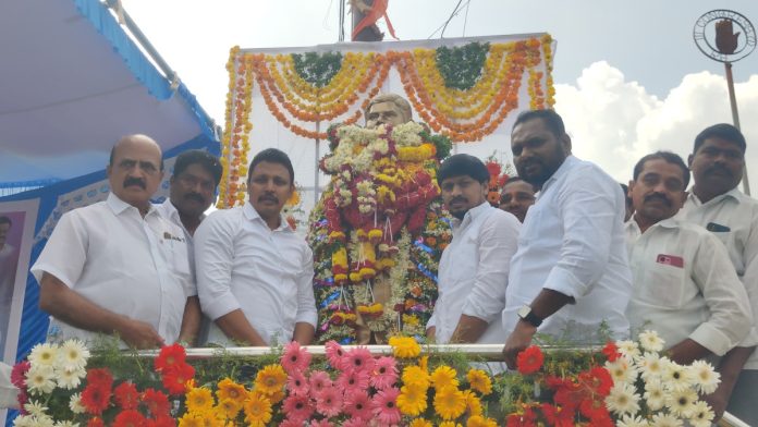 Former MLA Ramamurthy Yadavs statue unveiled Former MLA Ramamurthy Yadavs statue unveiled