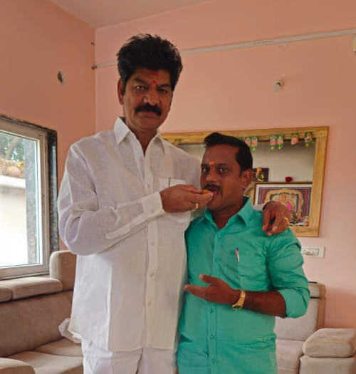 Former MLA blesses Anil Former MLA blesses Anil