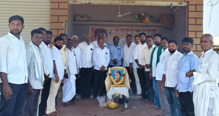Indira Gandhis death anniversary celebrations at Dongli Congress office