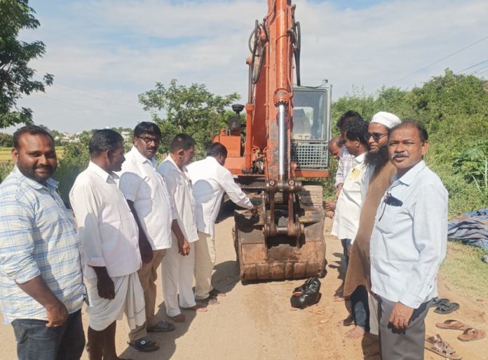 Jakranpalli-Nallagutta Thanda BT road work begins.. Jakranpalli-Nallagutta Thanda BT road work begins..