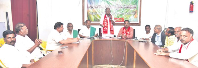 Discrimination against sugarcane farmers by central and state governments