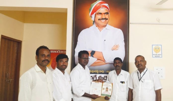MLA Megha Reddy invited to Kurumurthy Swamy Brahmotsavam