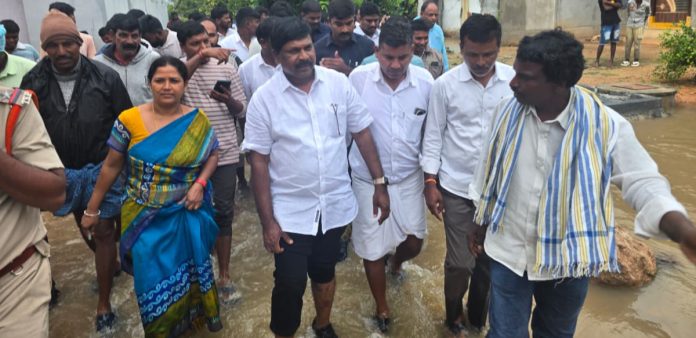 MLA Vamsi Krishna inspects flood-affected areas
