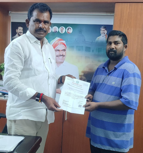 అనారోగ్య బాధితుడికి ఎల్ఓసి అందజేసిన ఎమ్మెల్యే