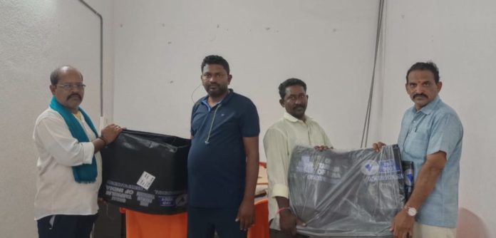 Palm leaves at half price for farmers