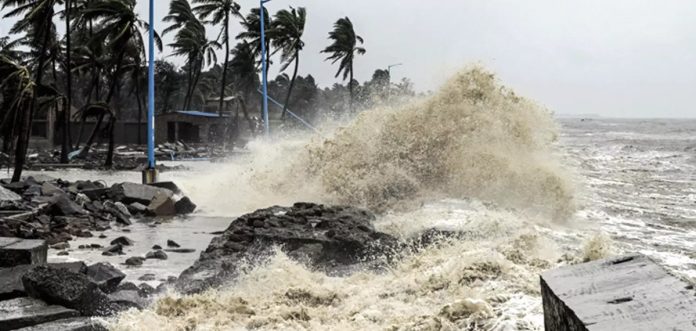 People should be alert in the wake of the cyclone: ​​Tahsildar