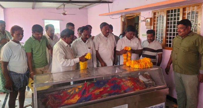 Seven-year-old Yadava Reddy visits the family of the deceased