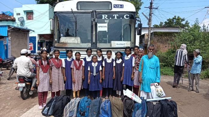 Students blocked the bus to maintain punctuality.