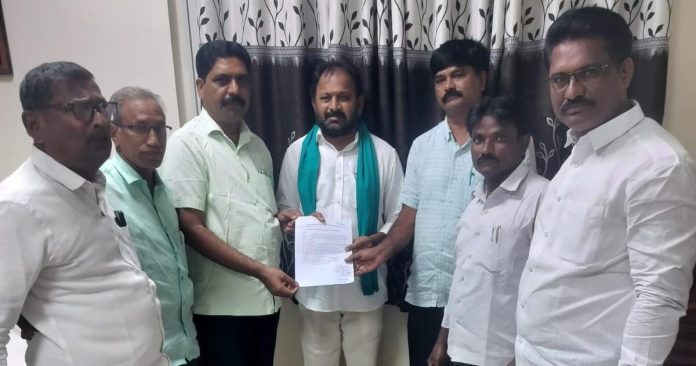 The problems of the Vaira Government Junior College must be resolved. The problems of the Vaira Government Junior College must be resolved.