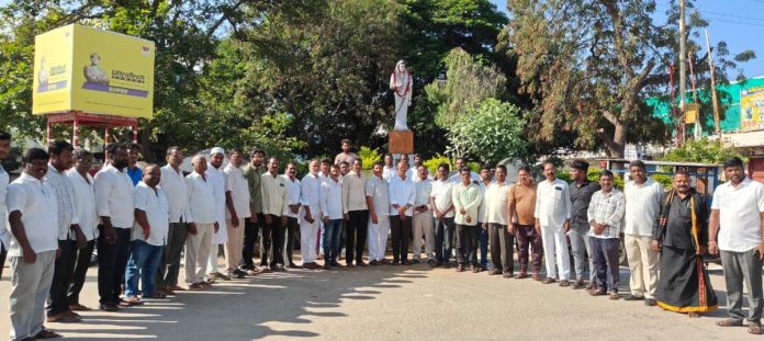 The services of the great ones are unforgettable. The services of the great ones are unforgettable.