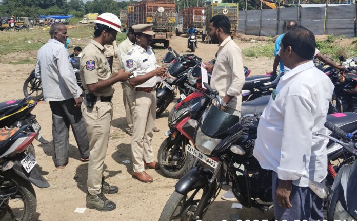 Traffic SI Mahesh visited the two-wheeler fair