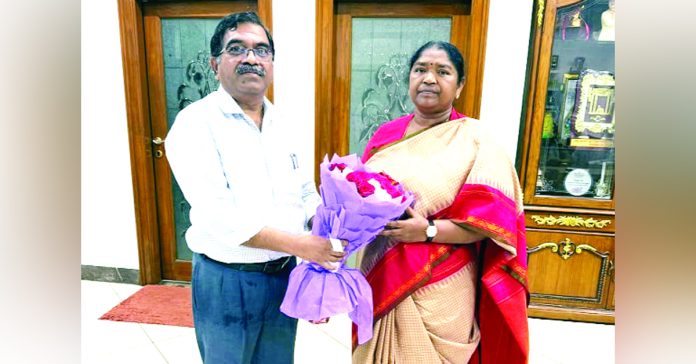 P. Joga Reddy meets Minister Seethakka