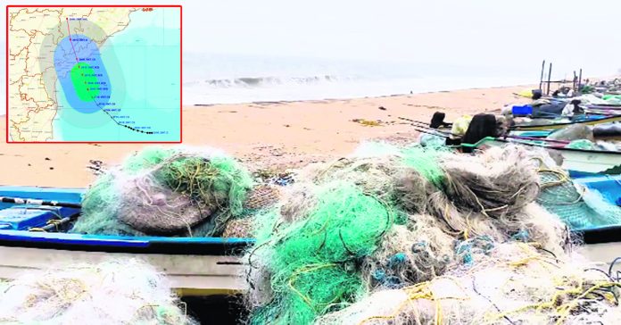 Untitled-78 copy తీరాన్ని తాకిన 'మొంథా' తుపాను