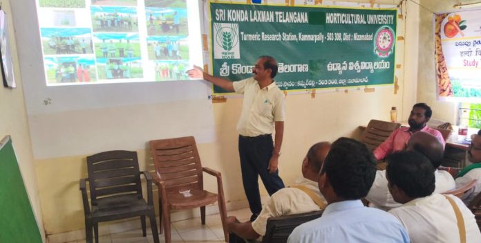 పసుపు పరిశోధన కేంద్రాన్ని సందర్శించిన వరంగల్ రైతులు