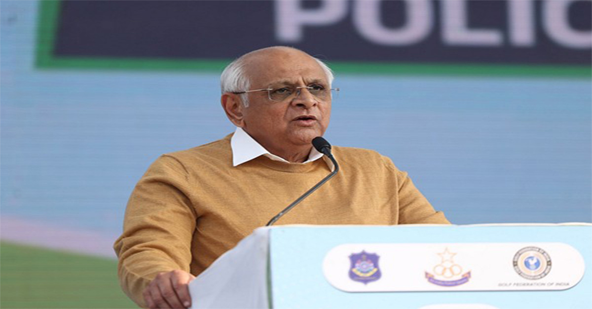 గుజరాత్‌లో మంత్రులంద‌రూ రాజీనామా..!