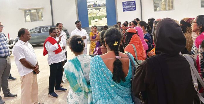 కార్మికుల గొంతుపై లేబర్ కోడ్ల కత్తి