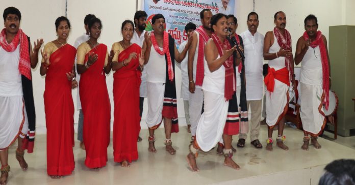 1000116538 The arts have a profound impact on society.