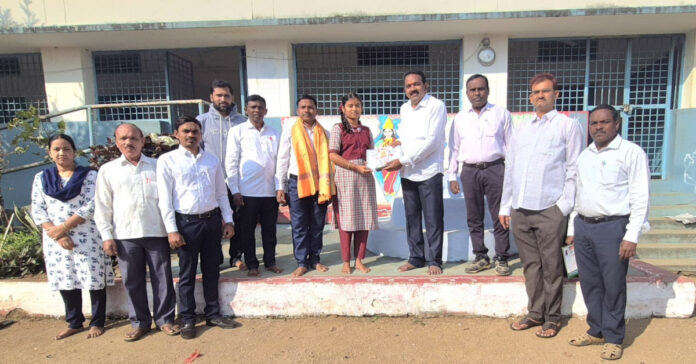 High school student wins first place in science seminar