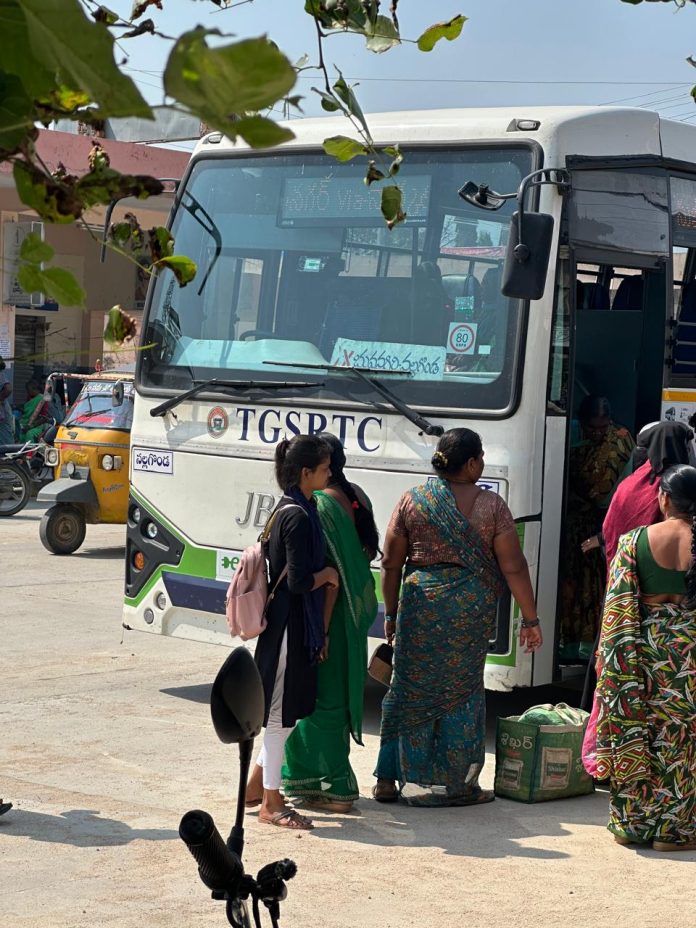 బస్సు ప్యాసింజర్ కు గాయాలు